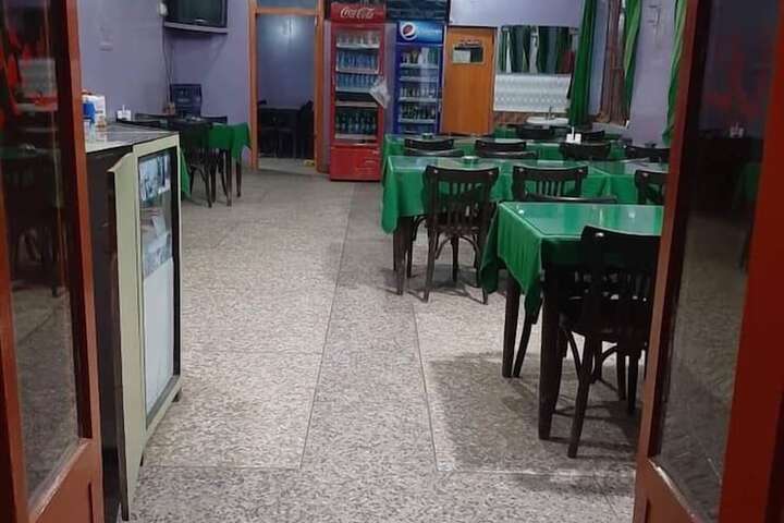 Dining 10 of 12
