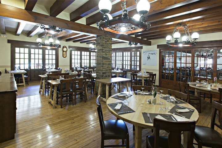 Dining 39 of 47