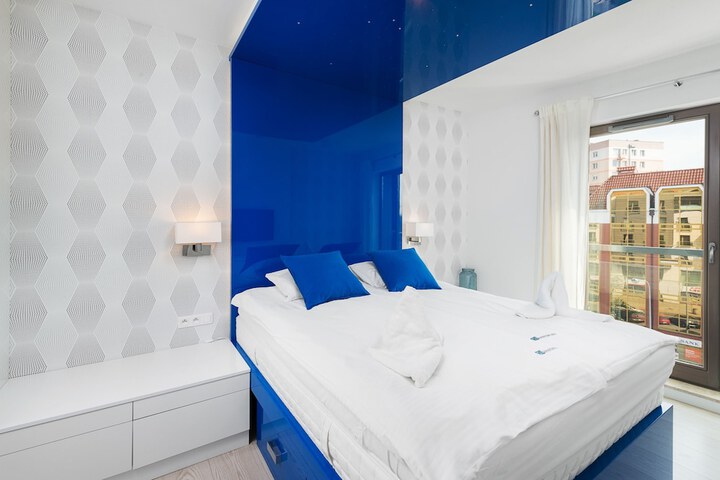 Room 9 of 183