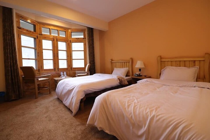 Room 5 of 10