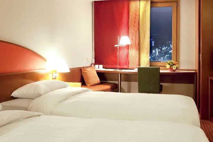 Room 28 of 75