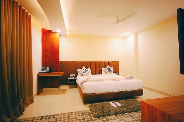 Room 4 of 20