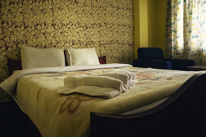 Room 3 of 28