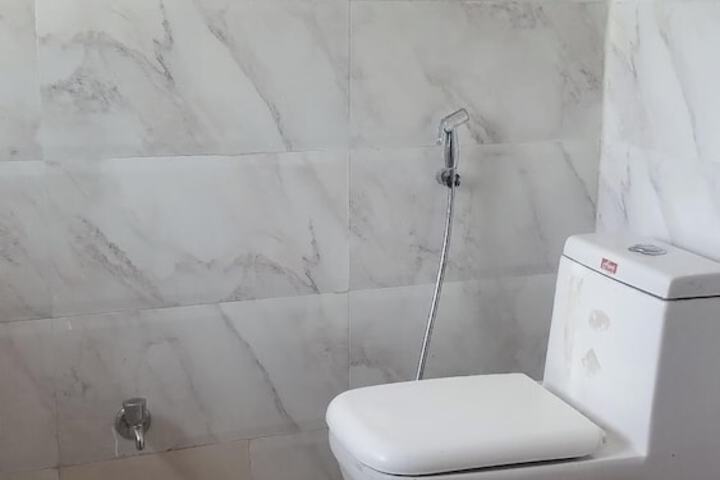 Room 6 of 16