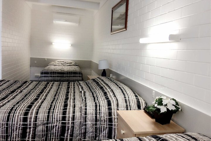 Room 4 of 64