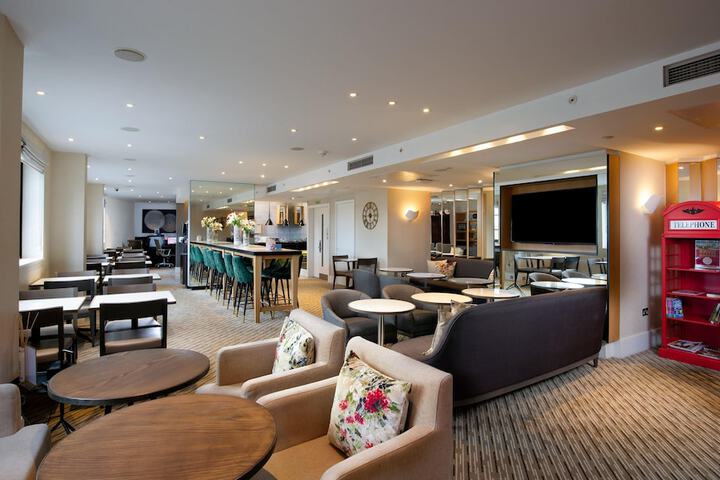 Lounge 90 of 103