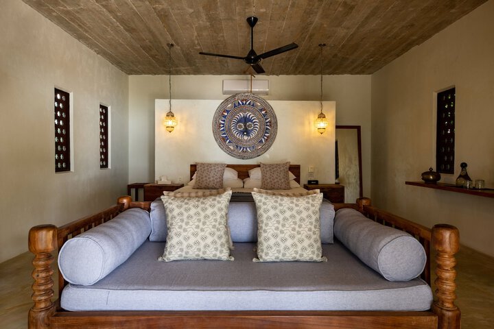 Room 14 of 102