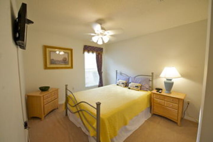 Room 11 of 16