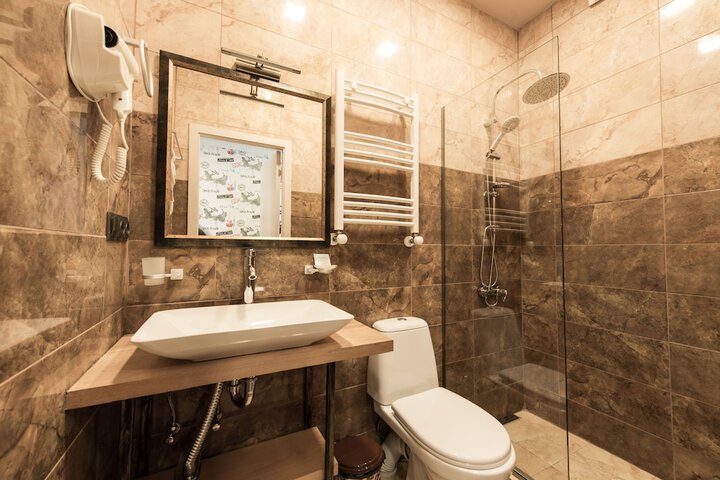 Room 8 of 22