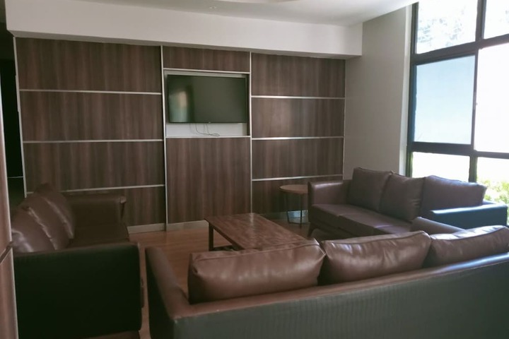 Lounge 72 of 110