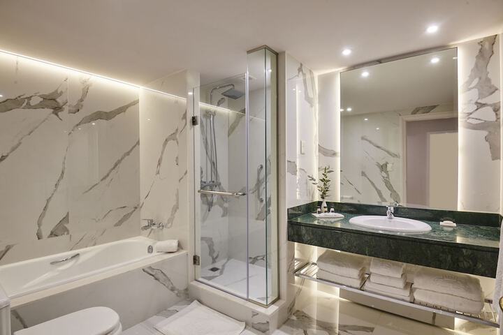 Bathroom Interior Photo