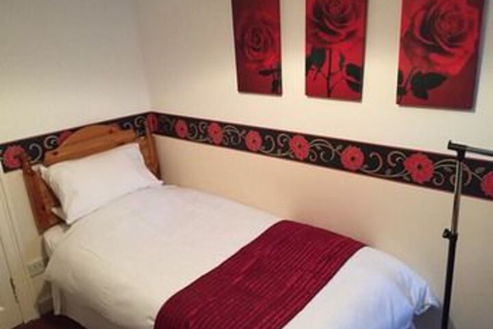 Room 6 of 15