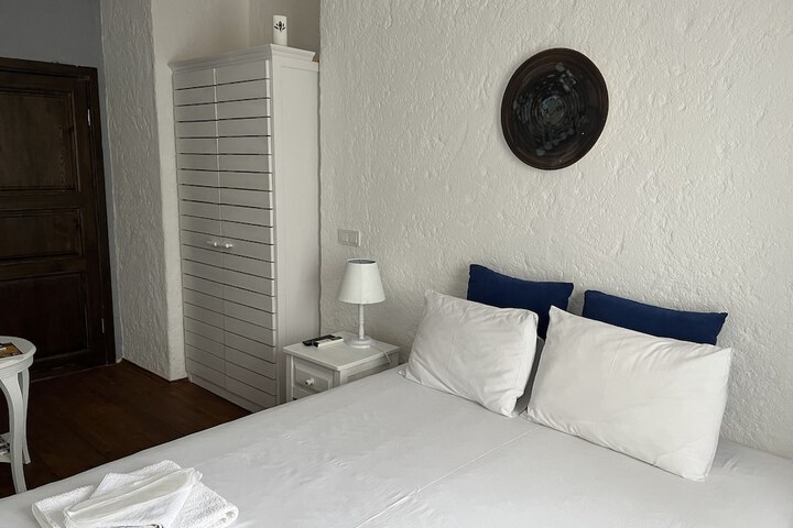 Room 5 of 27