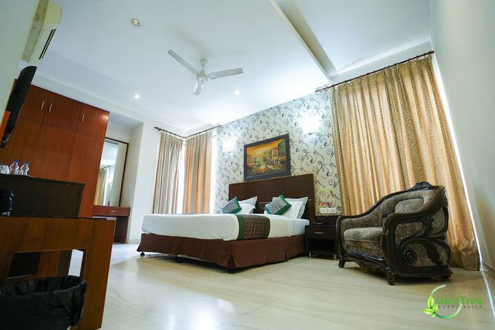 Room 5 of 17