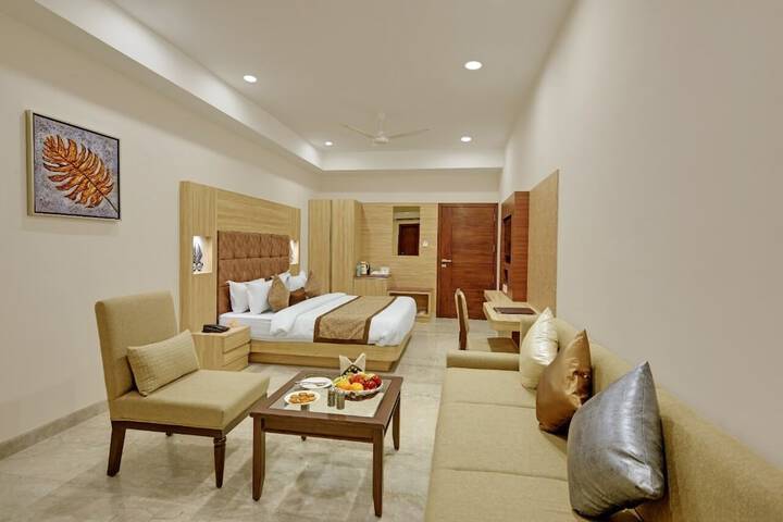 Room 5 of 10