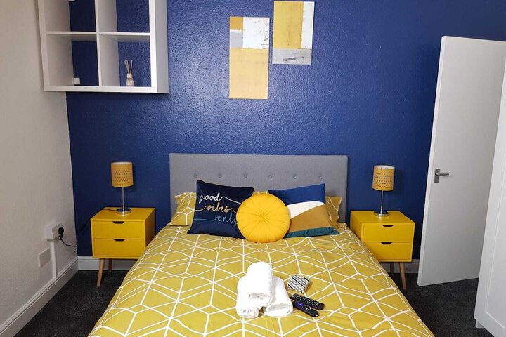 Room 9 of 16