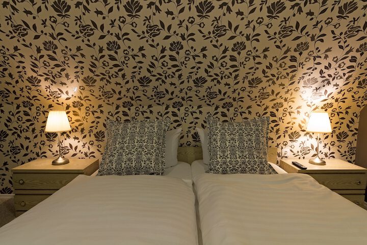 Room 10 of 35