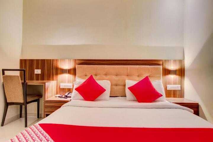 OYO 65661 Hotel Emerald Inn