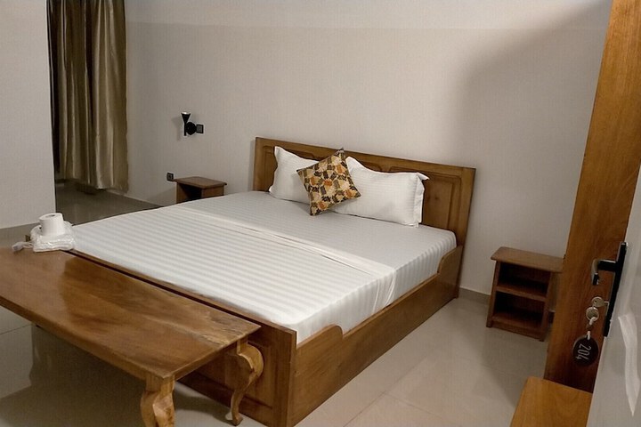 Room 8 of 18