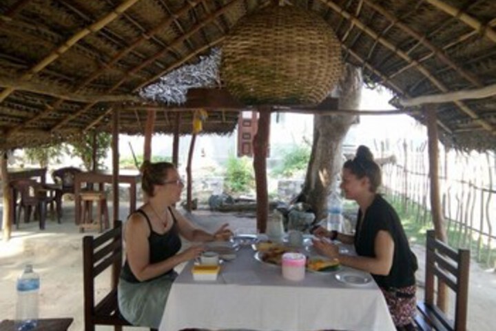 Dining 7 of 19