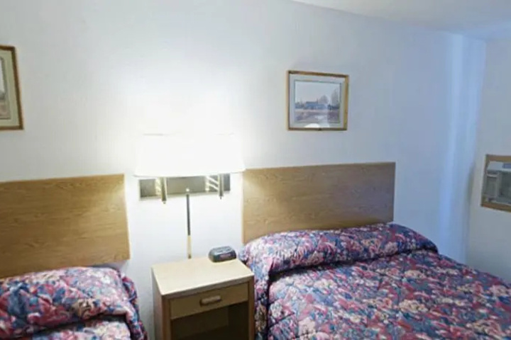 Room 8 of 10