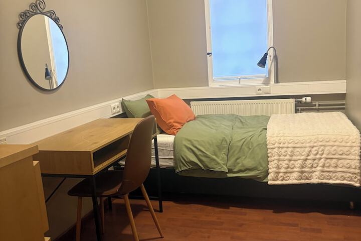 Room 13 of 37