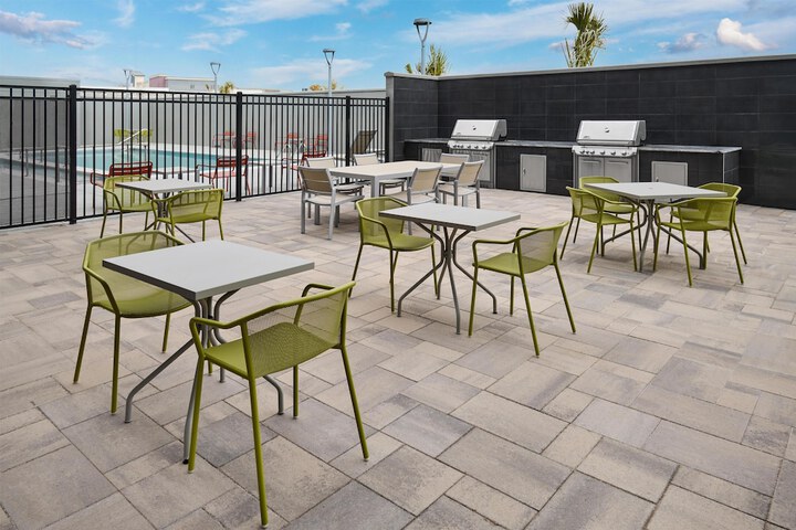 Terrace/Patio 33 of 34