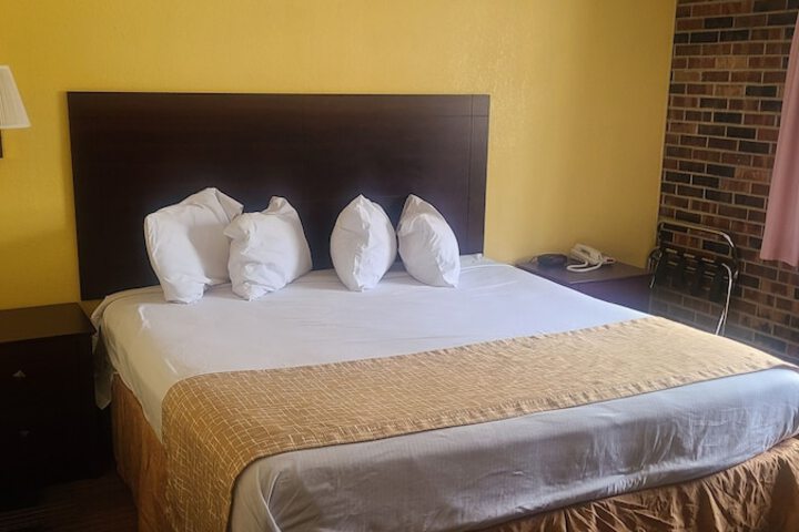1 King Bed (7 of 13)