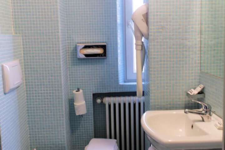 Room 16 of 29