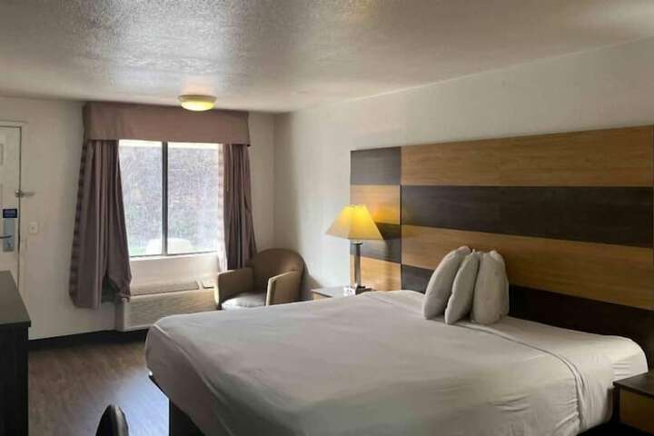 Room 14 of 28