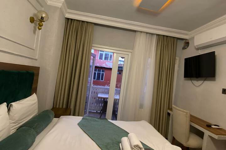 Room 31 of 77