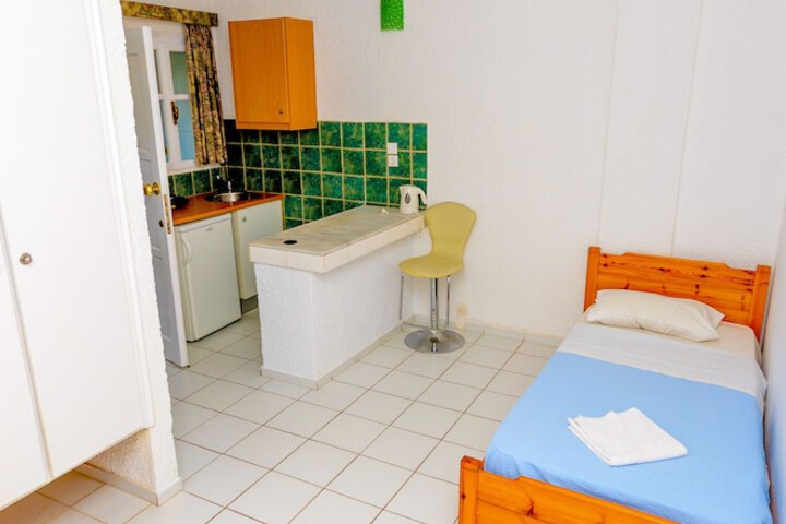 Room 16 of 65