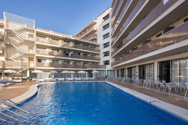 Hotel with Pool