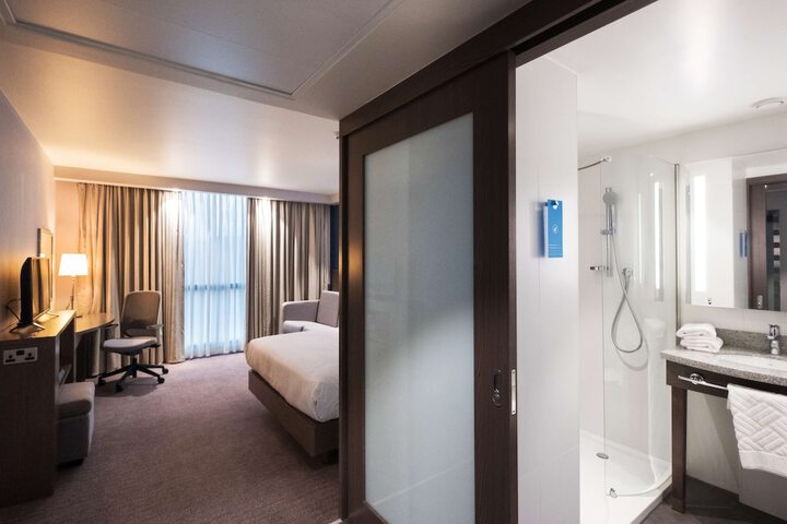 Room 13 of 42