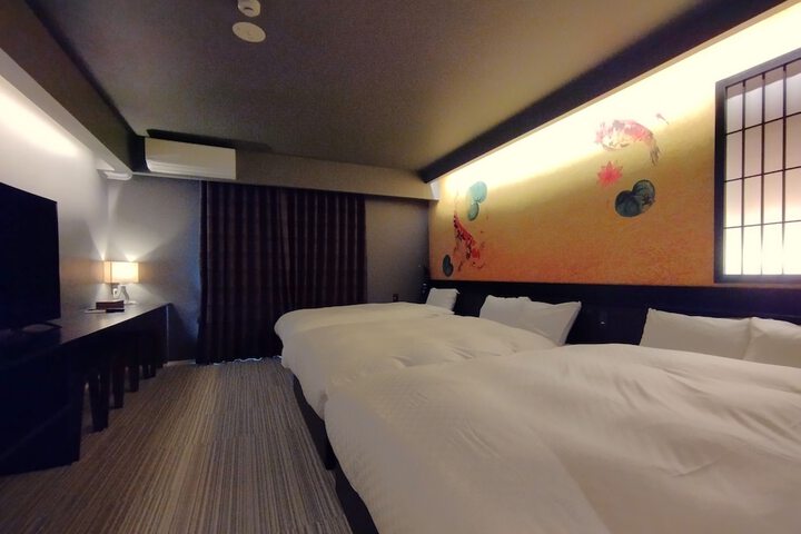 Room 9 of 28