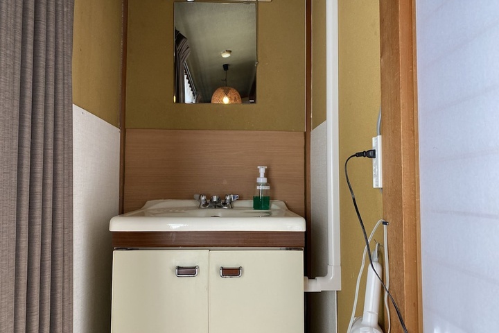 Room 6 of 9