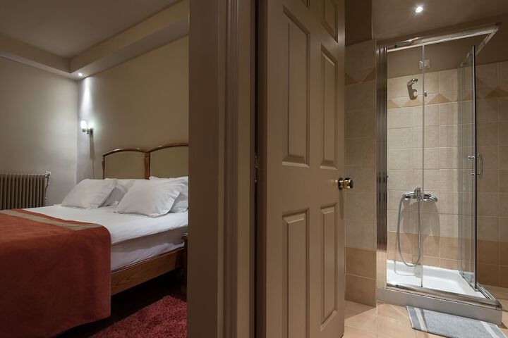 Room 7 of 24