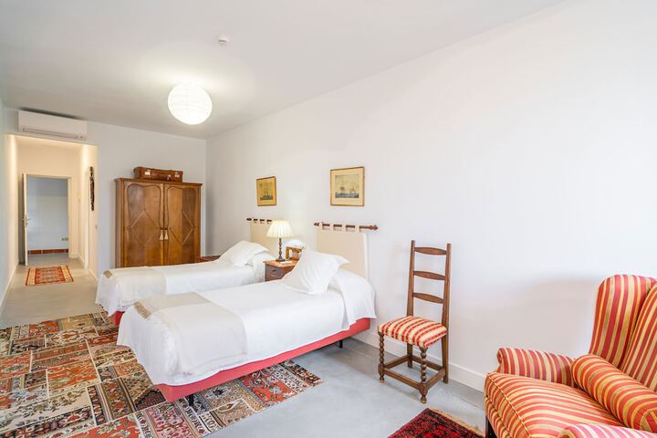 Room 3 of 62