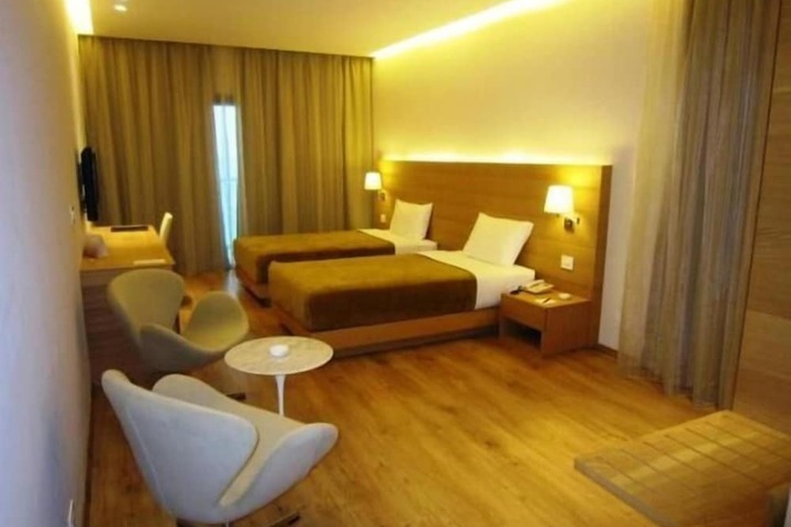Room 12 of 23