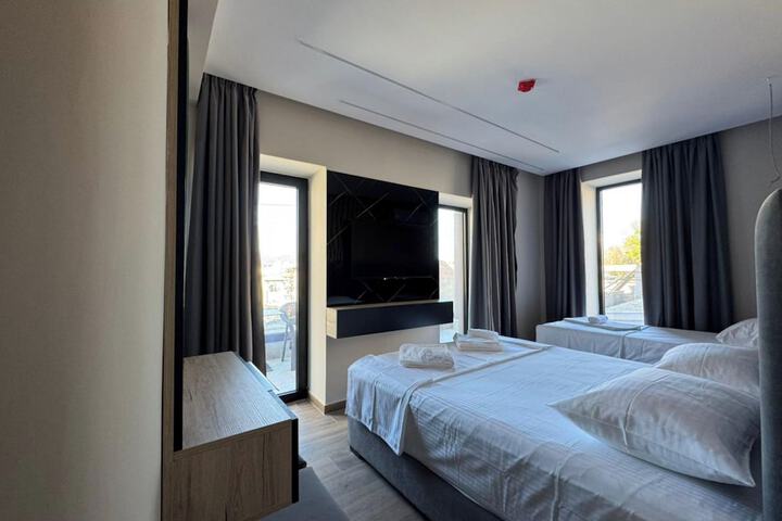 Room 6 of 85