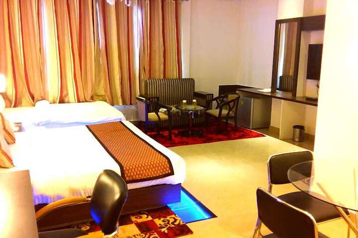 Room 5 of 17