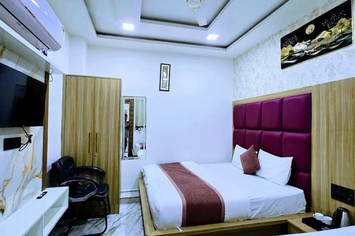 Room 13 of 60