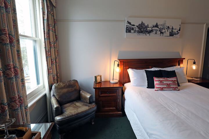 Room 42 of 345