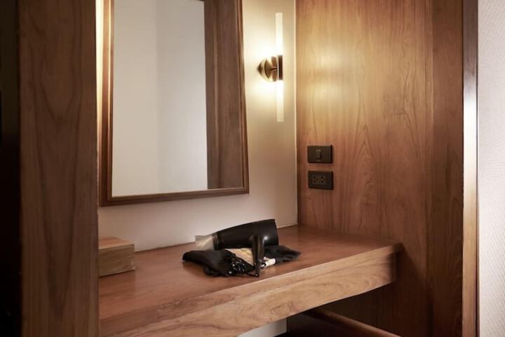 Room 90 of 193