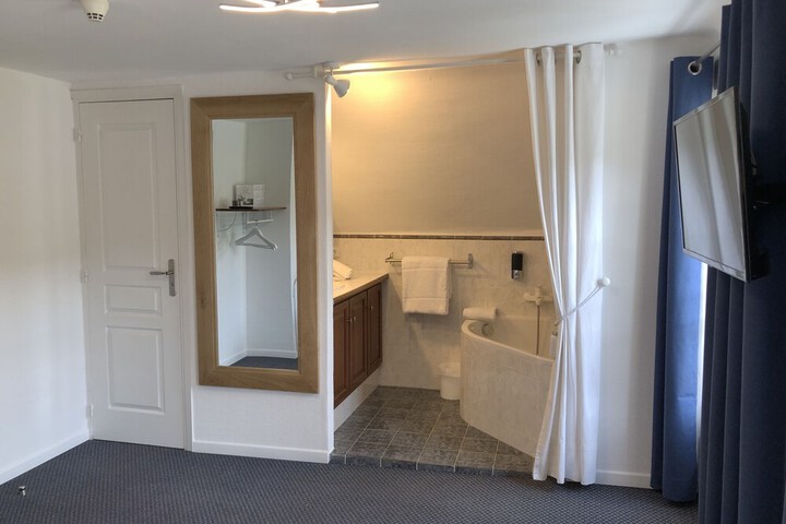 Room 60 of 86