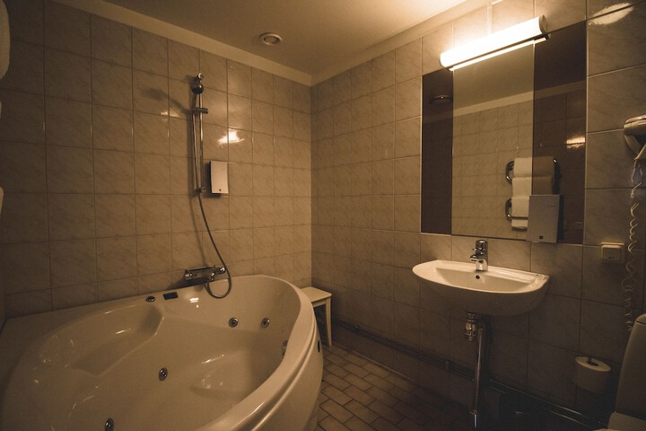 Room 58 of 86