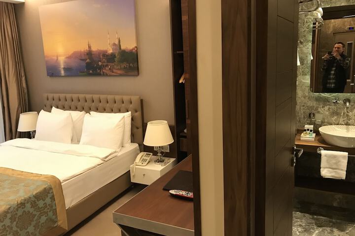 Room 6 of 68