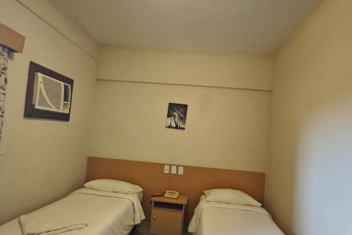 Room 10 of 37