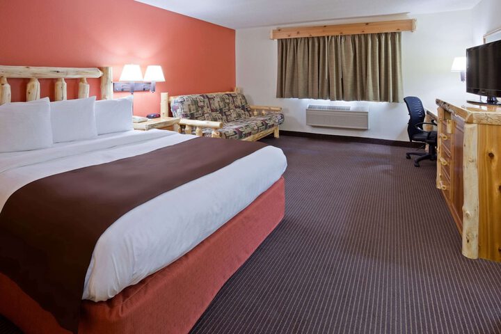 1 Queen Bed (3 of 20)