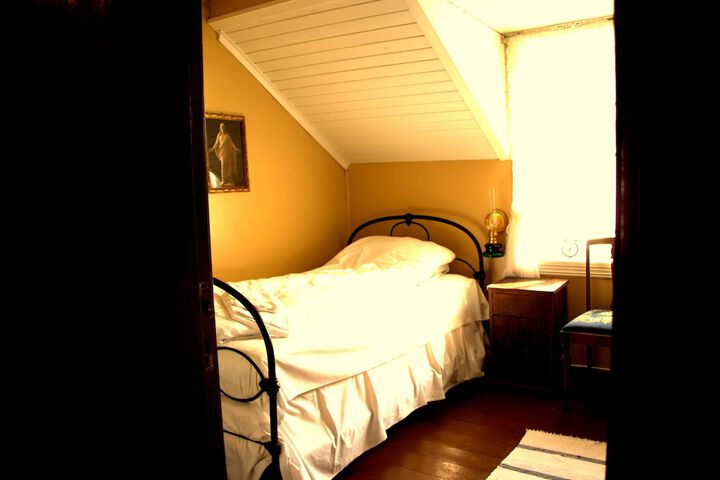 Room 10 of 43